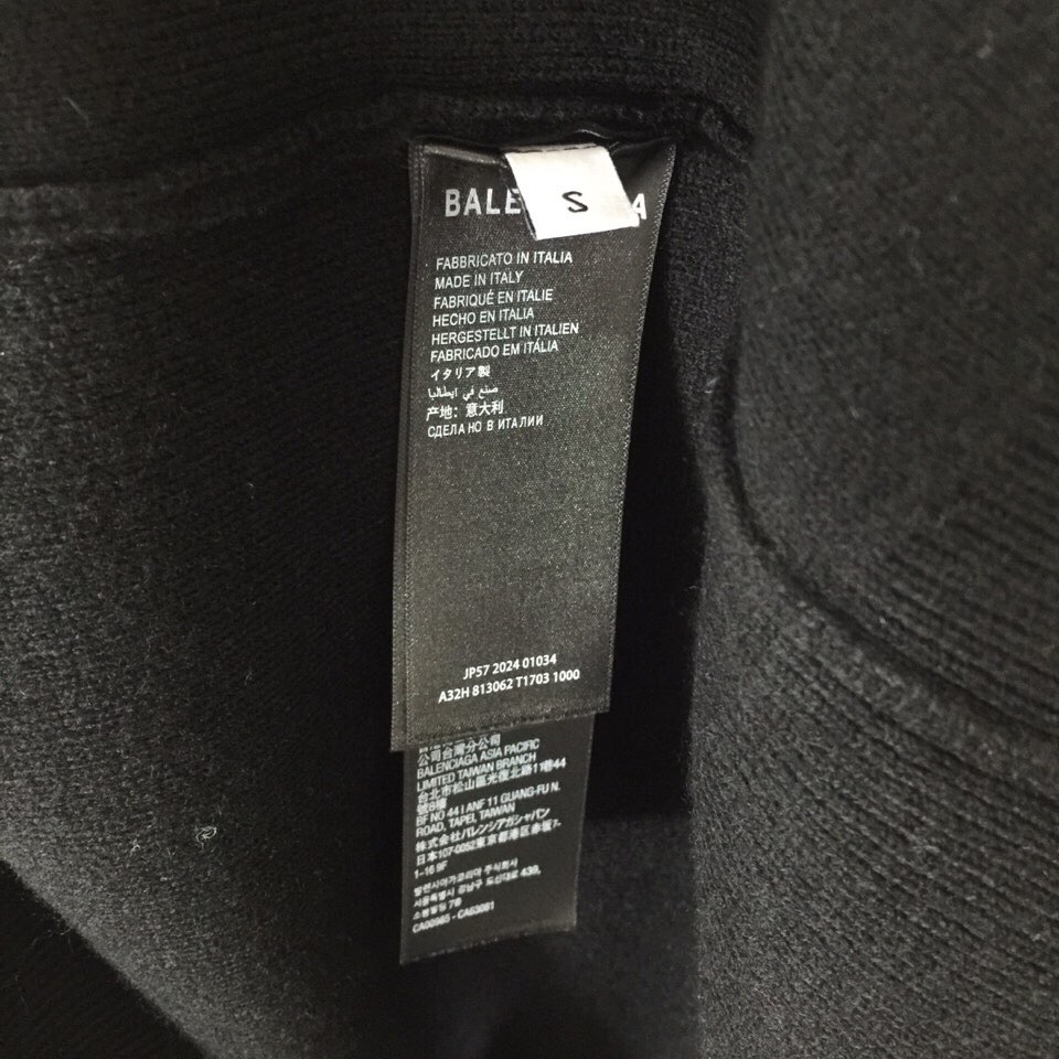 Balenciaga Ski Crewneck In Black - EUR FASHION