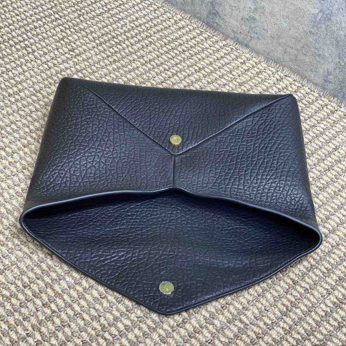 Saint Laurent Cassandre Large Envelope Pouch In Lambskin - EUR FASHION