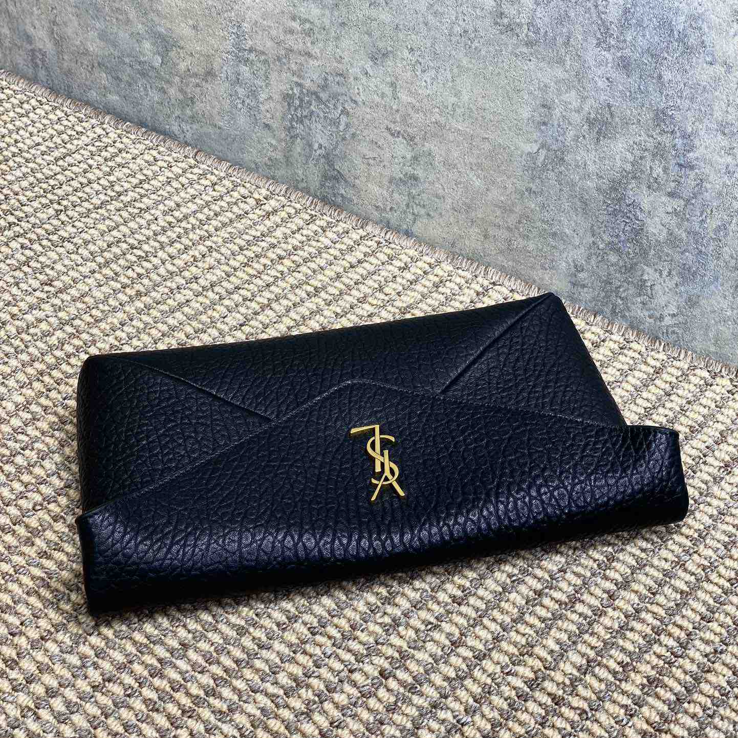 Saint Laurent Cassandre Large Envelope Pouch In Lambskin - EUR FASHION