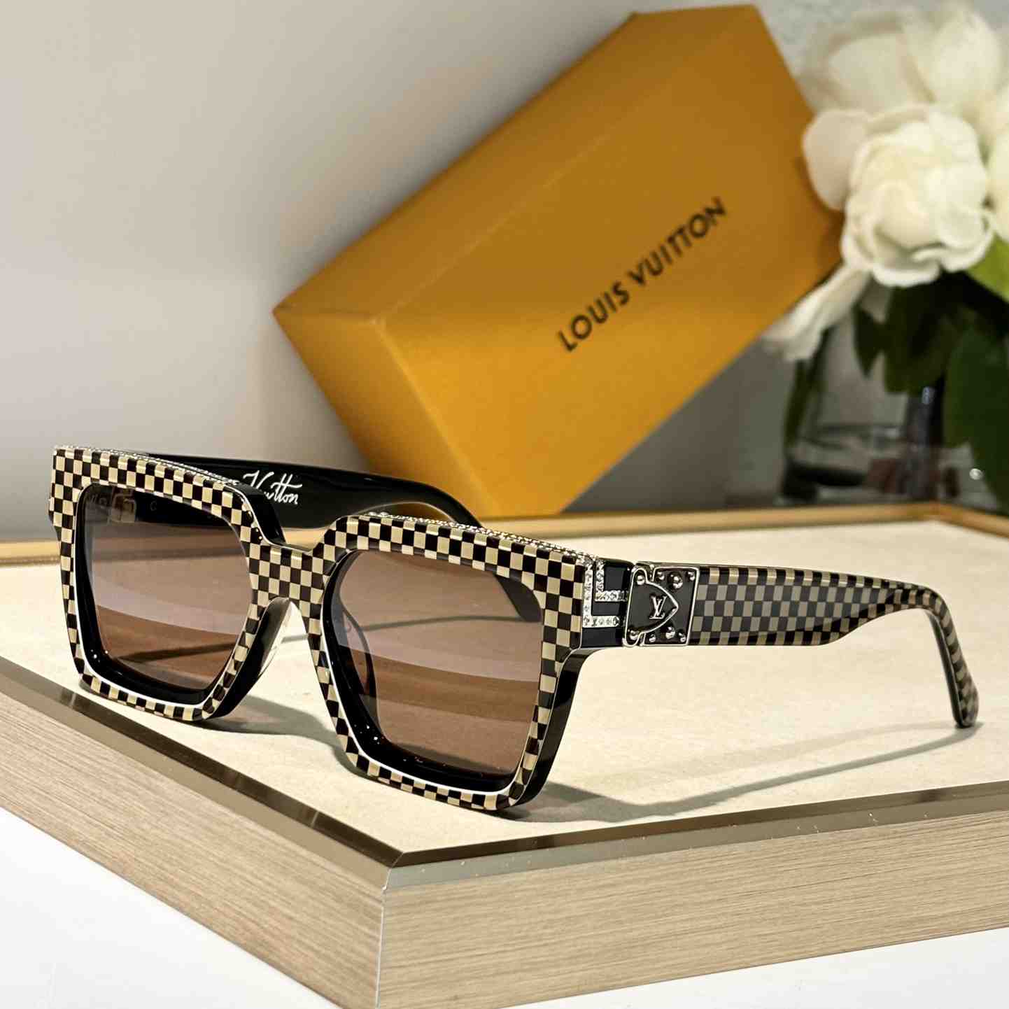 Louis Vuitton 1.1 Millionaires Damier Pop Sunglasses  Z2394W - EUR FASHION