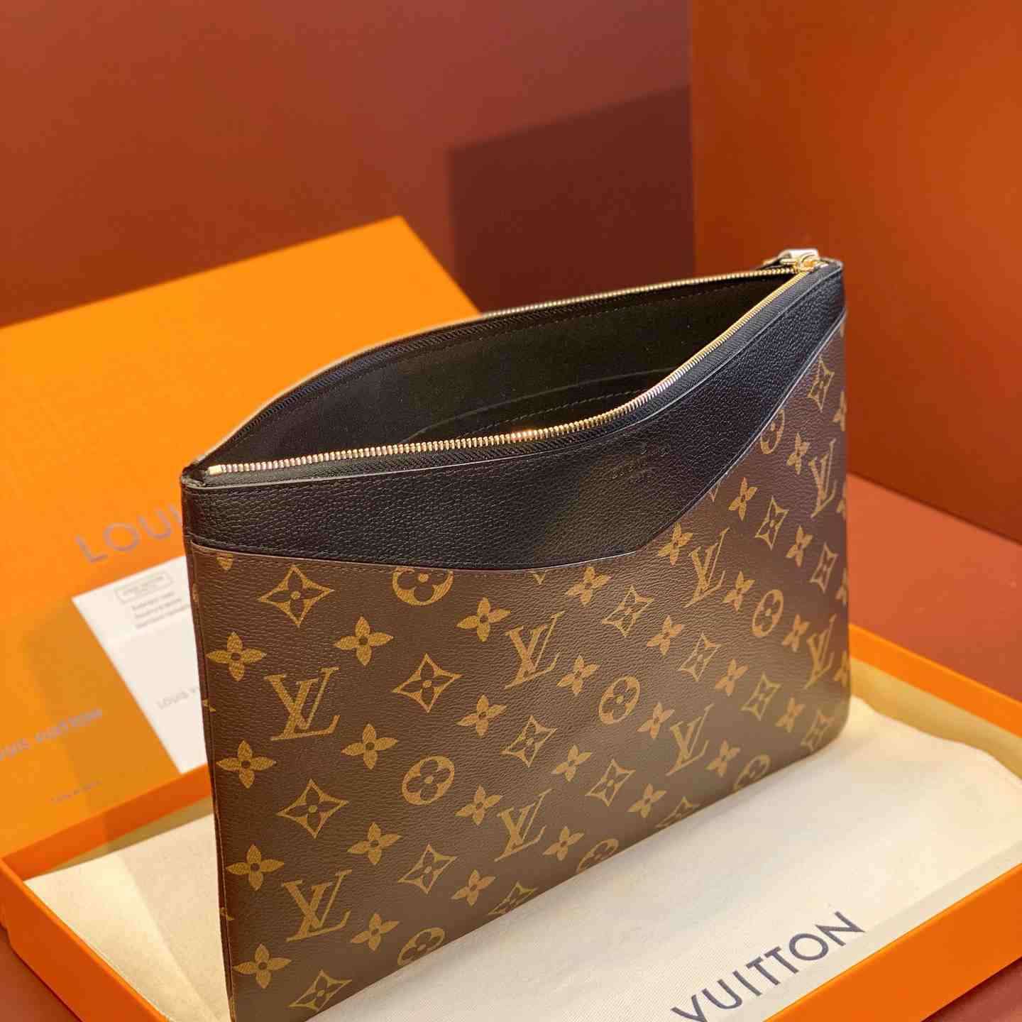 Louis Vuitton Daily Pouch  M62048 - EUR FASHION