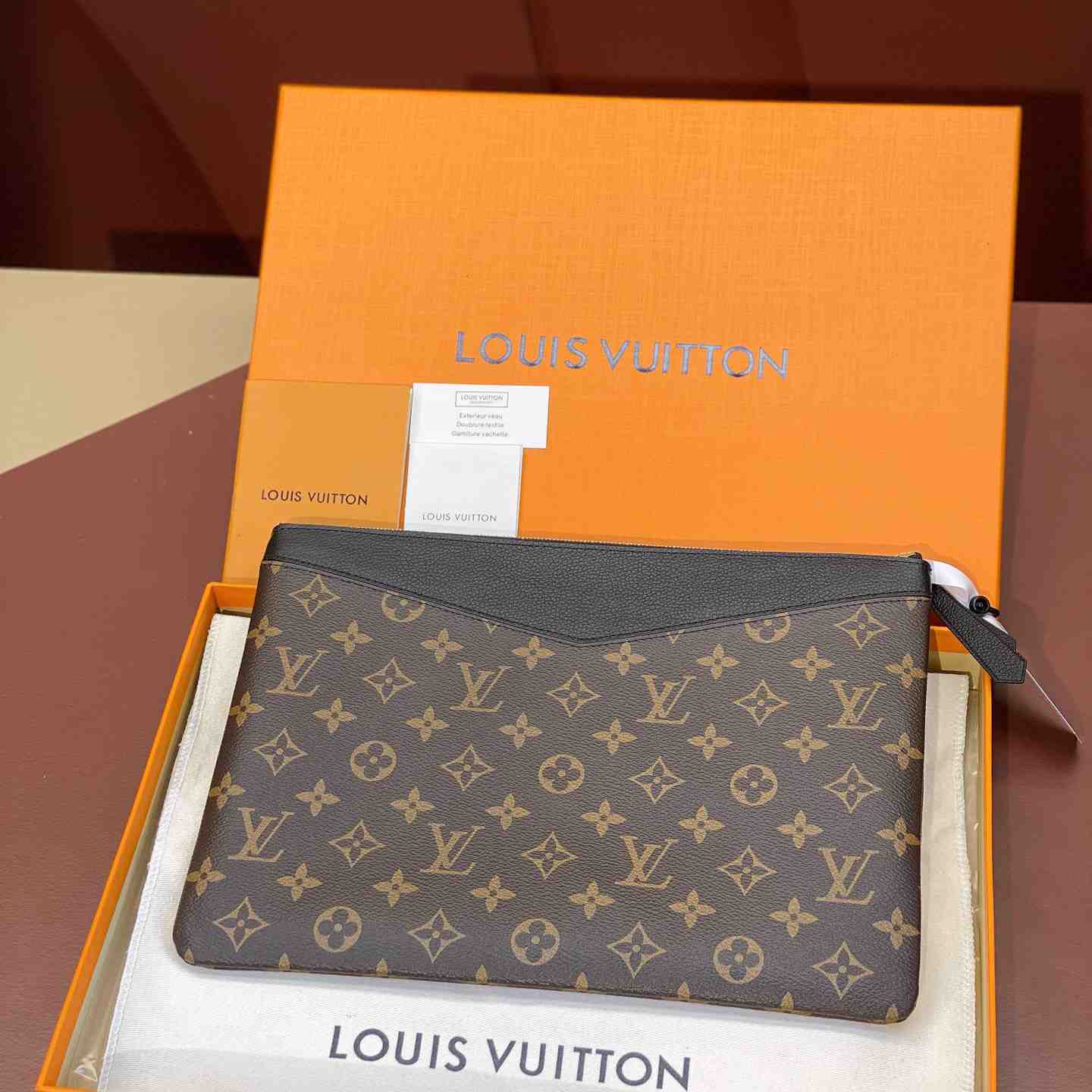 Louis Vuitton Daily Pouch  M62048 - EUR FASHION