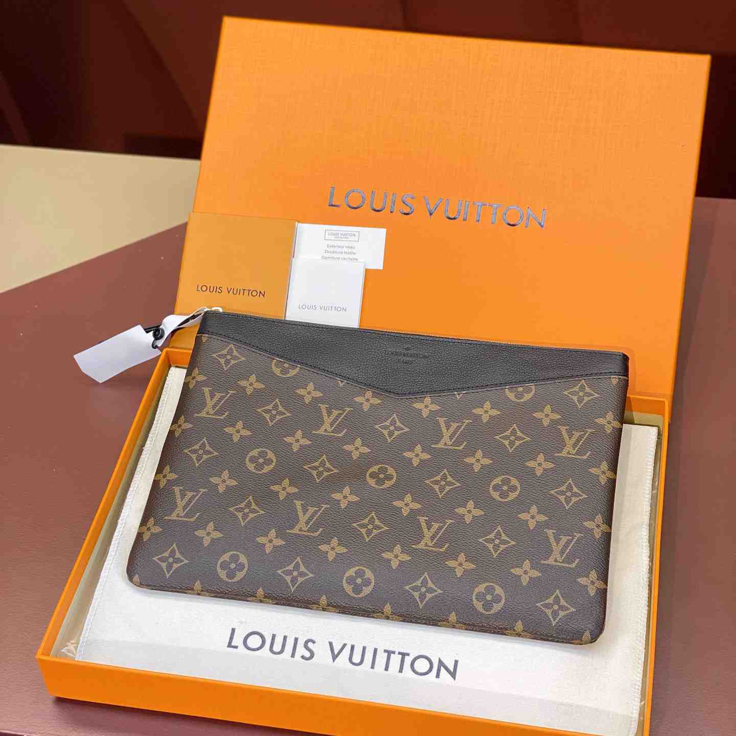 Louis Vuitton Daily Pouch  M62048 - EUR FASHION