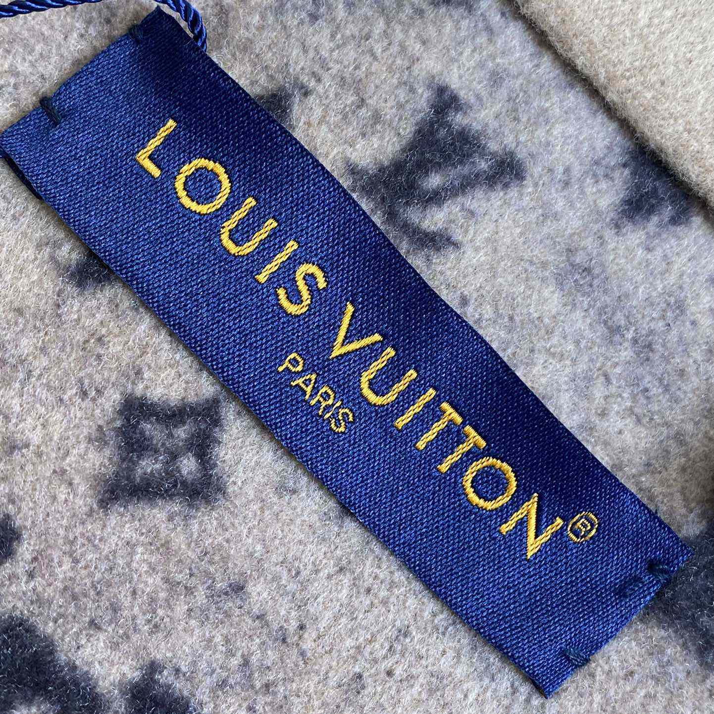 Louis Vuitton Double-Face Wool Blend Overshirt  1AFA59 - EUR FASHION