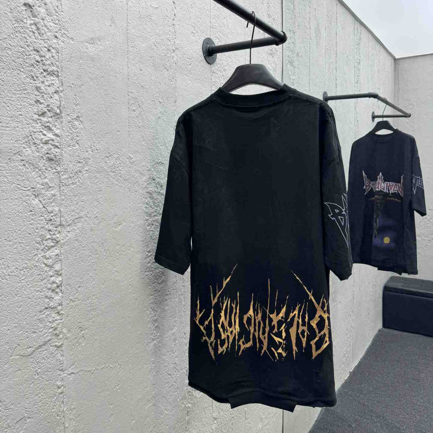 Balenciaga Paris Moon Upside Down T-Shirt Oversized In Black - EUR FASHION