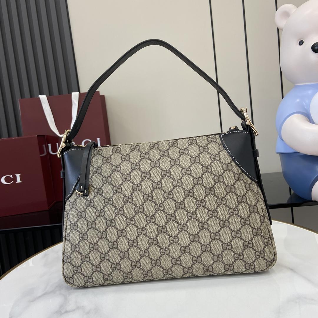 Gucci GG Emblem Medium Shoulder Bag - EUR FASHION