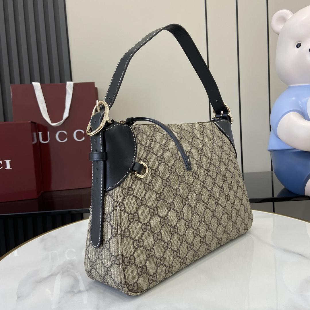 Gucci GG Emblem Medium Shoulder Bag - EUR FASHION