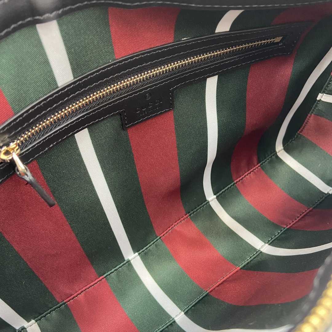 Gucci GG Emblem Medium Shoulder Bag - EUR FASHION