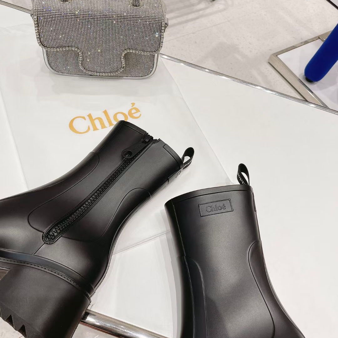 Chloe Debossed-logo Chunky Boots - EUR FASHION