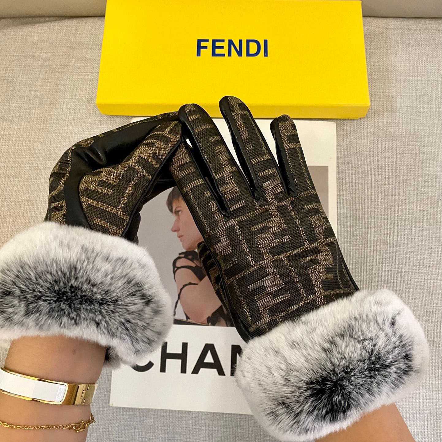 Fendi Gloves - EUR FASHION