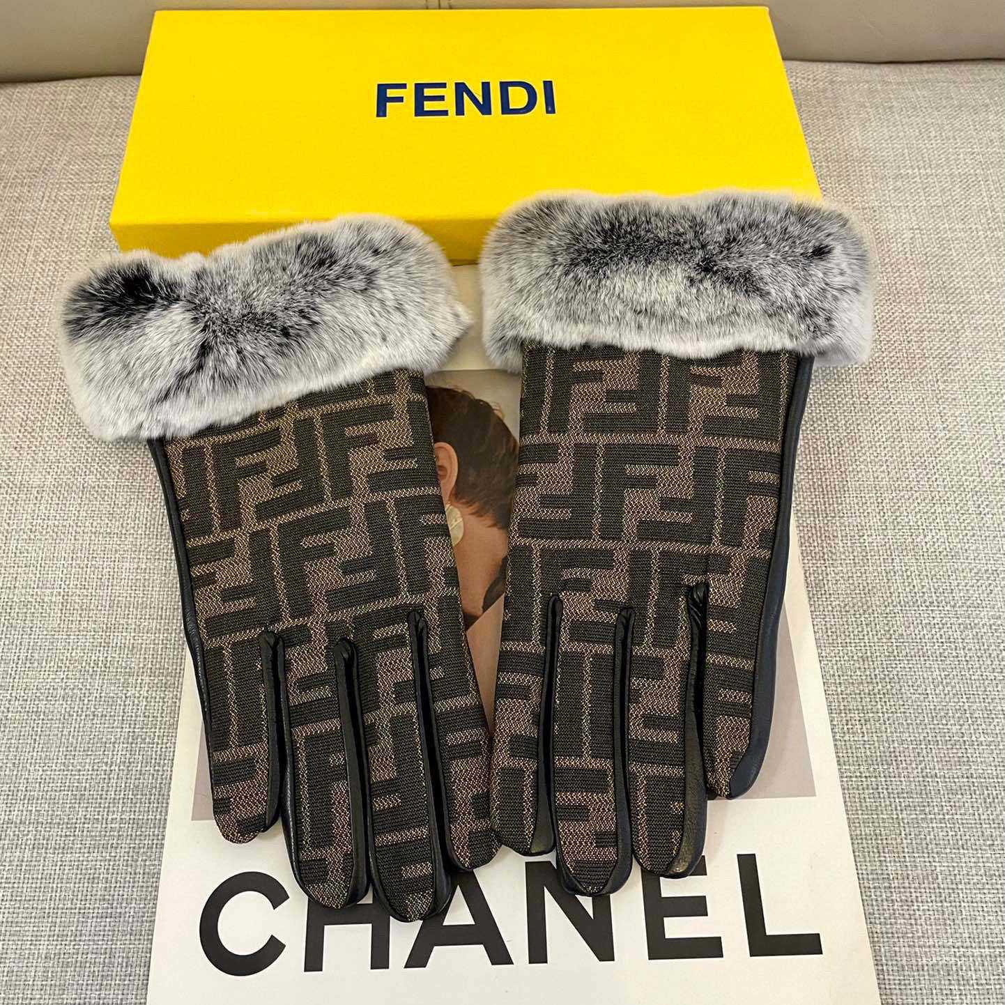 Fendi Gloves - EUR FASHION