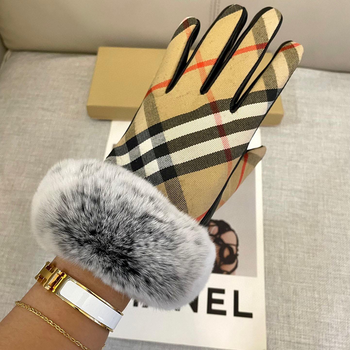 Burberry Gloves  - EUR FASHION