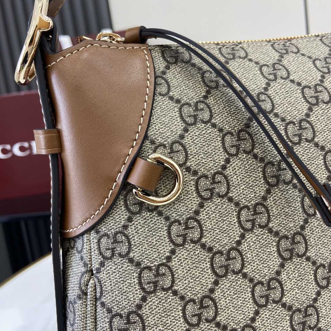 Gucci GG Emblem Medium Shoulder Bag - EUR FASHION