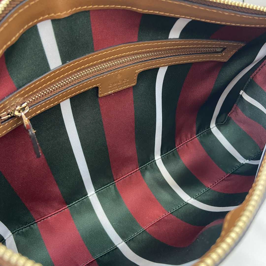 Gucci GG Emblem Medium Shoulder Bag - EUR FASHION