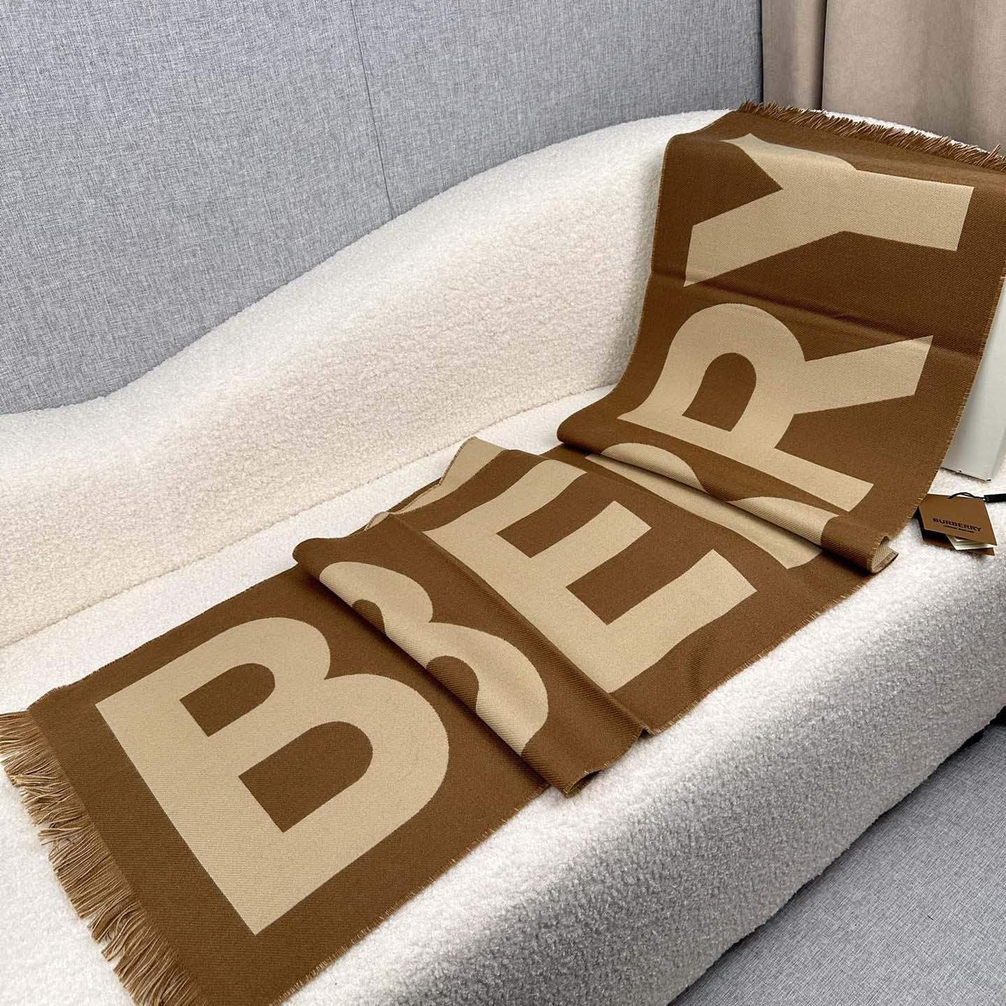 Burberry Logo Wool Jacquard Scarf - EUR FASHION