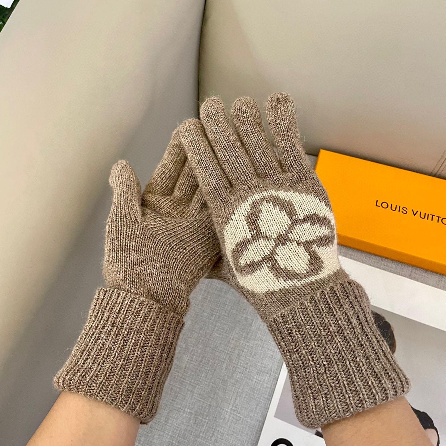 Louis Vuitton LV Medallion Gloves - EUR FASHION