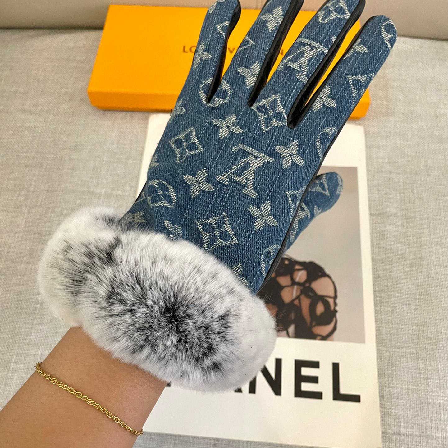 Louis Vuitton Gloves  - EUR FASHION