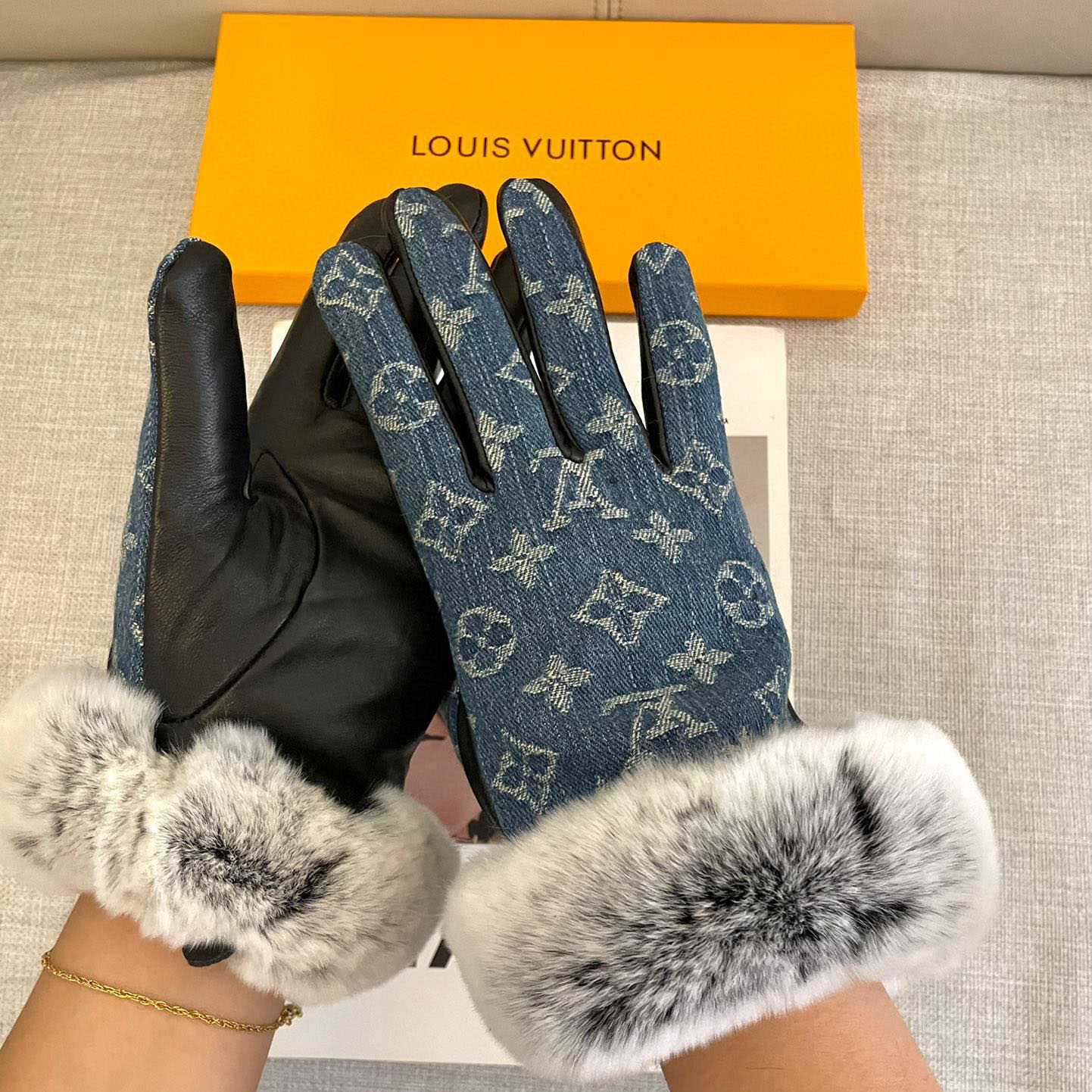 Louis Vuitton Gloves  - EUR FASHION