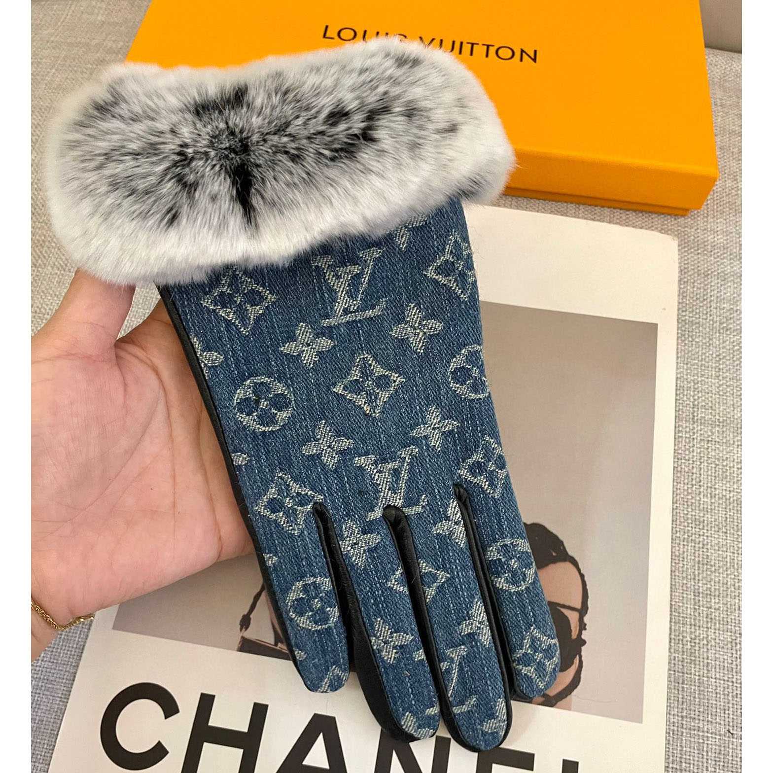 Louis Vuitton Gloves  - EUR FASHION