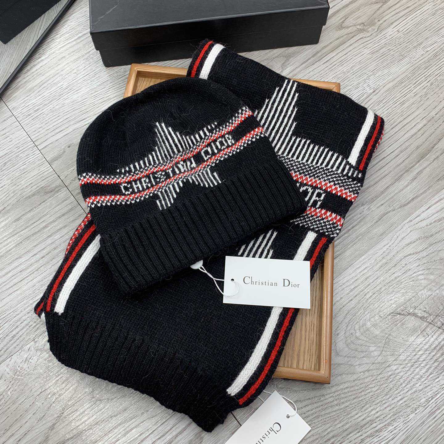 Dior Beanie And Scarf - EUR FASHION