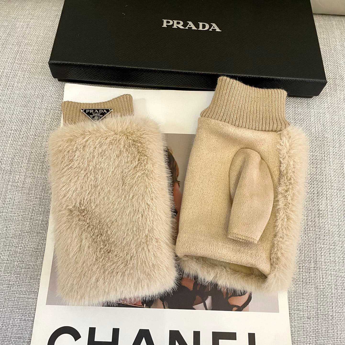 Prada Gloves  - EUR FASHION