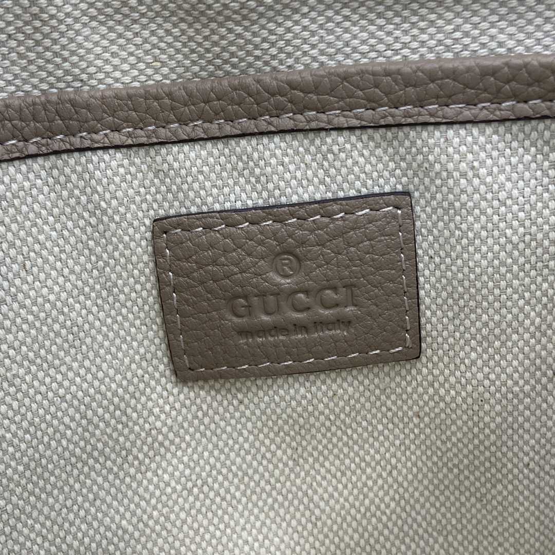 Gucci GG Emblem Medium Shoulder Bag - EUR FASHION