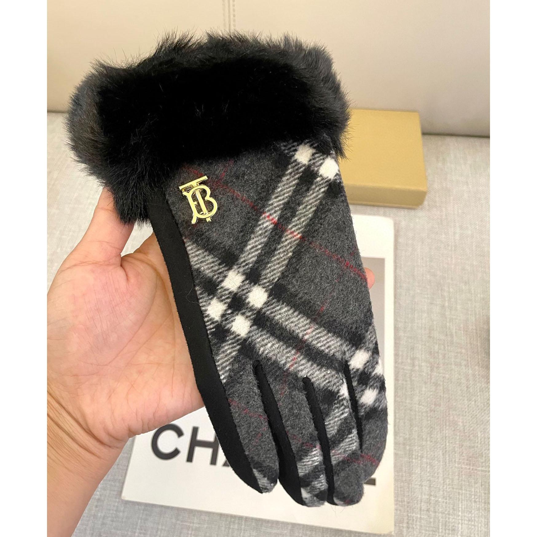 Burberry Gloves  - EUR FASHION