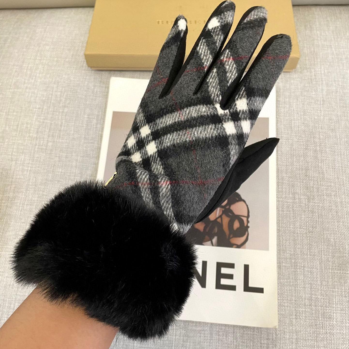 Burberry Gloves  - EUR FASHION