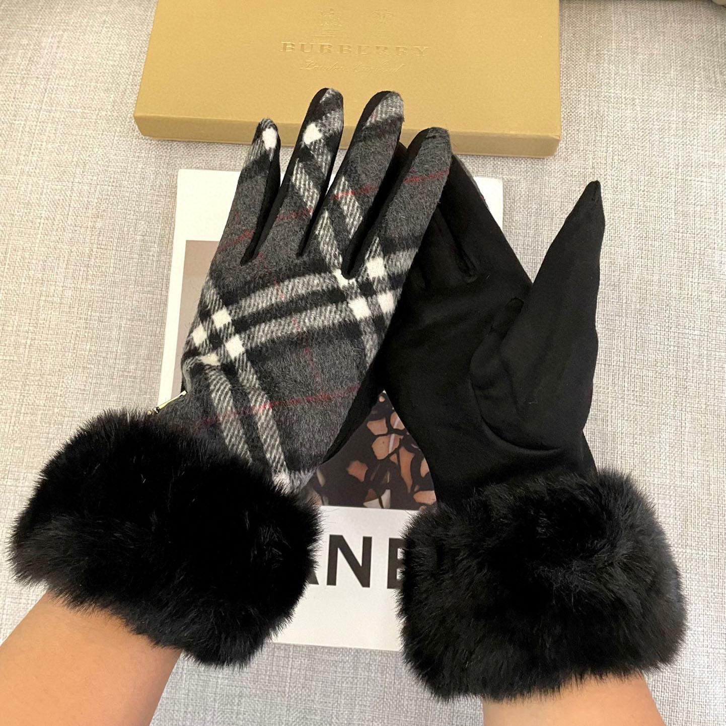 Burberry Gloves  - EUR FASHION