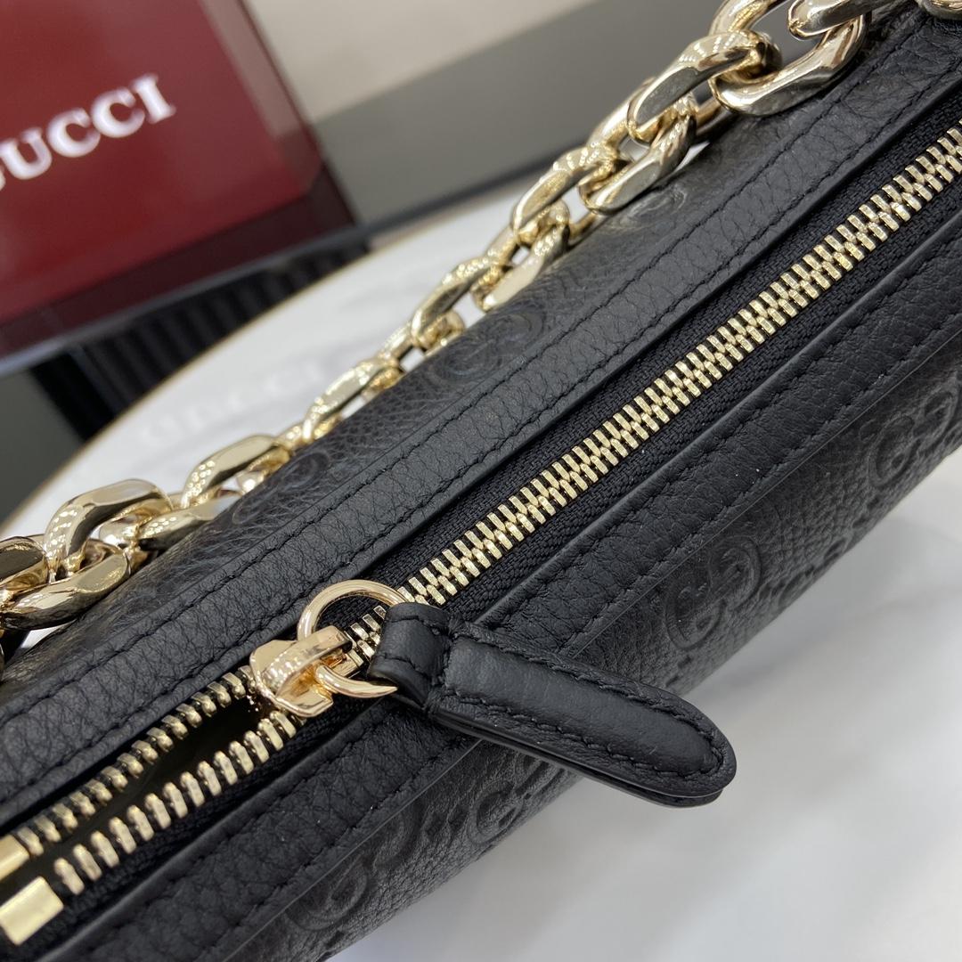 Gucci GG Emblem Small Shoulder Bag - EUR FASHION