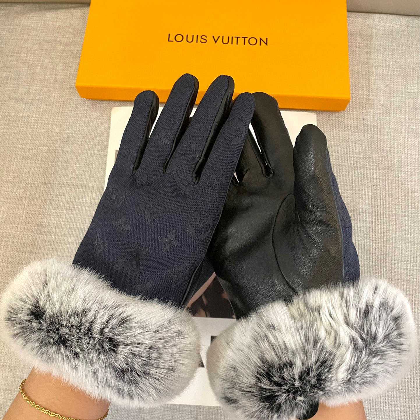 Louis Vuitton Gloves  - EUR FASHION