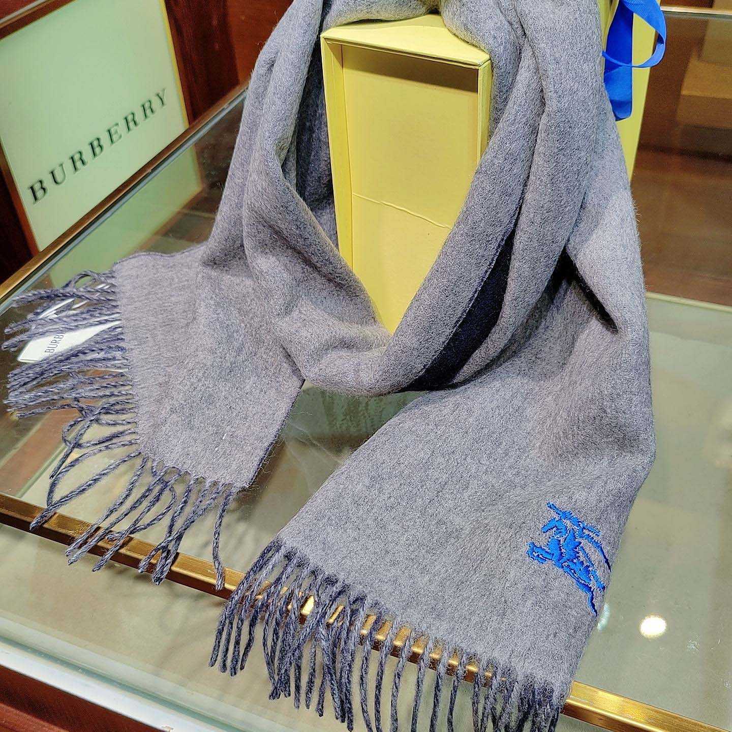 Burberry Reversible Cashmere Scarf - EUR FASHION