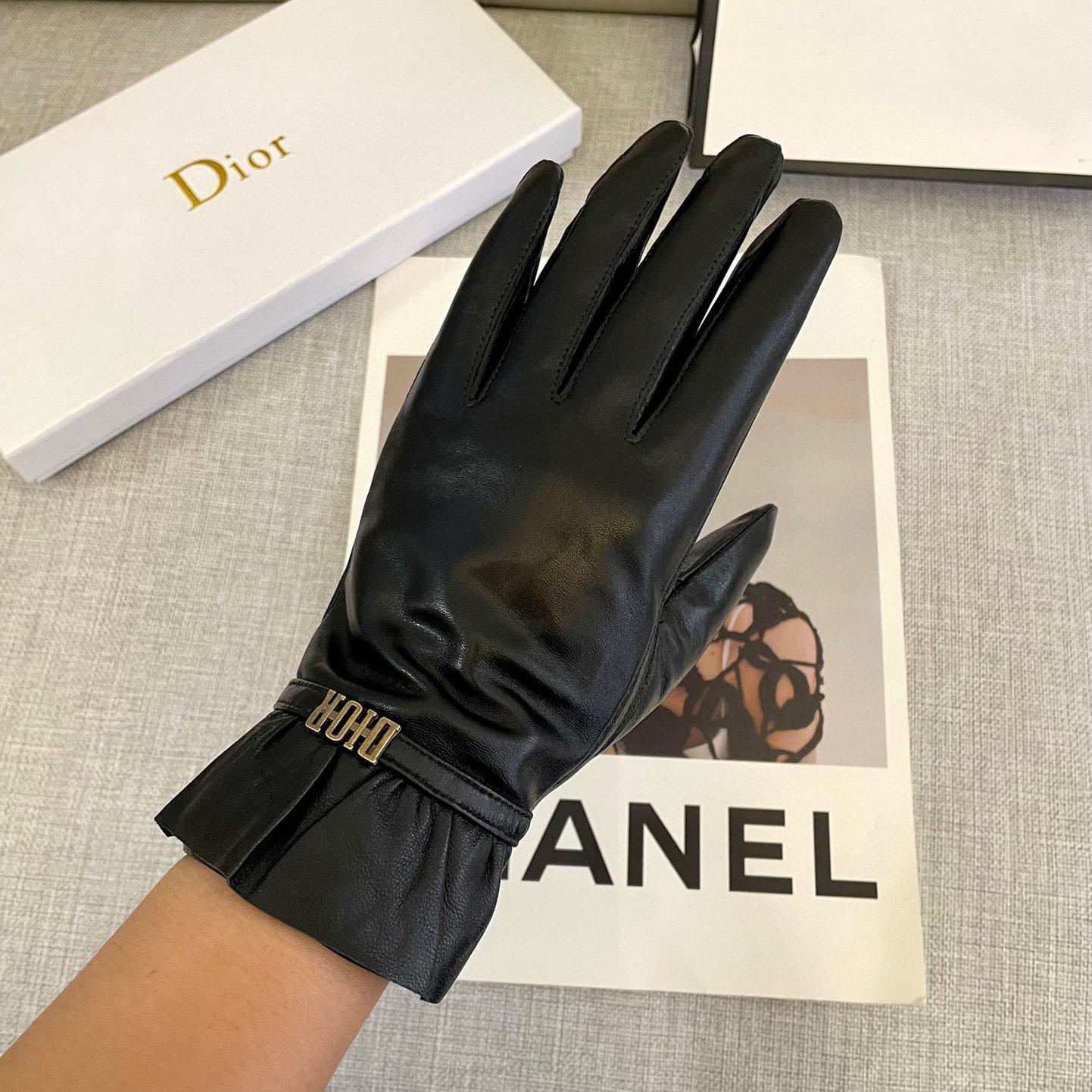 Dior Gloves  - EUR FASHION