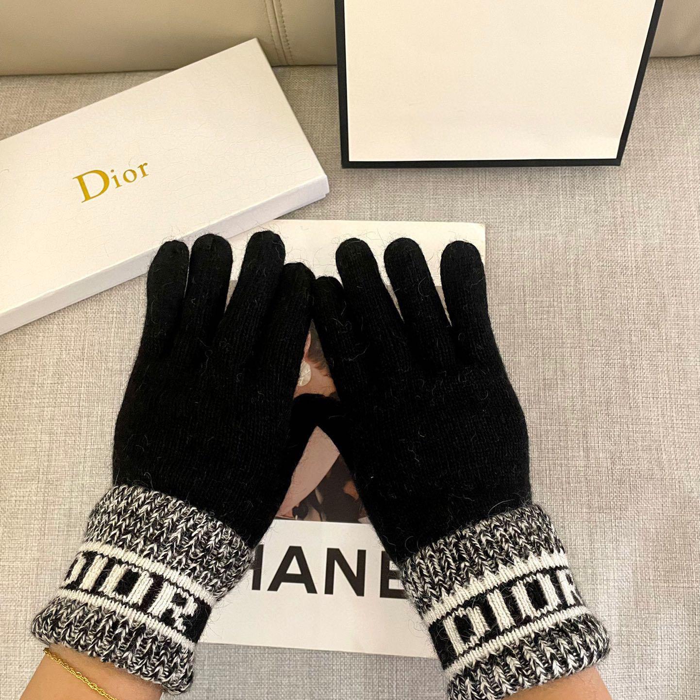 Dior Gloves  - EUR FASHION