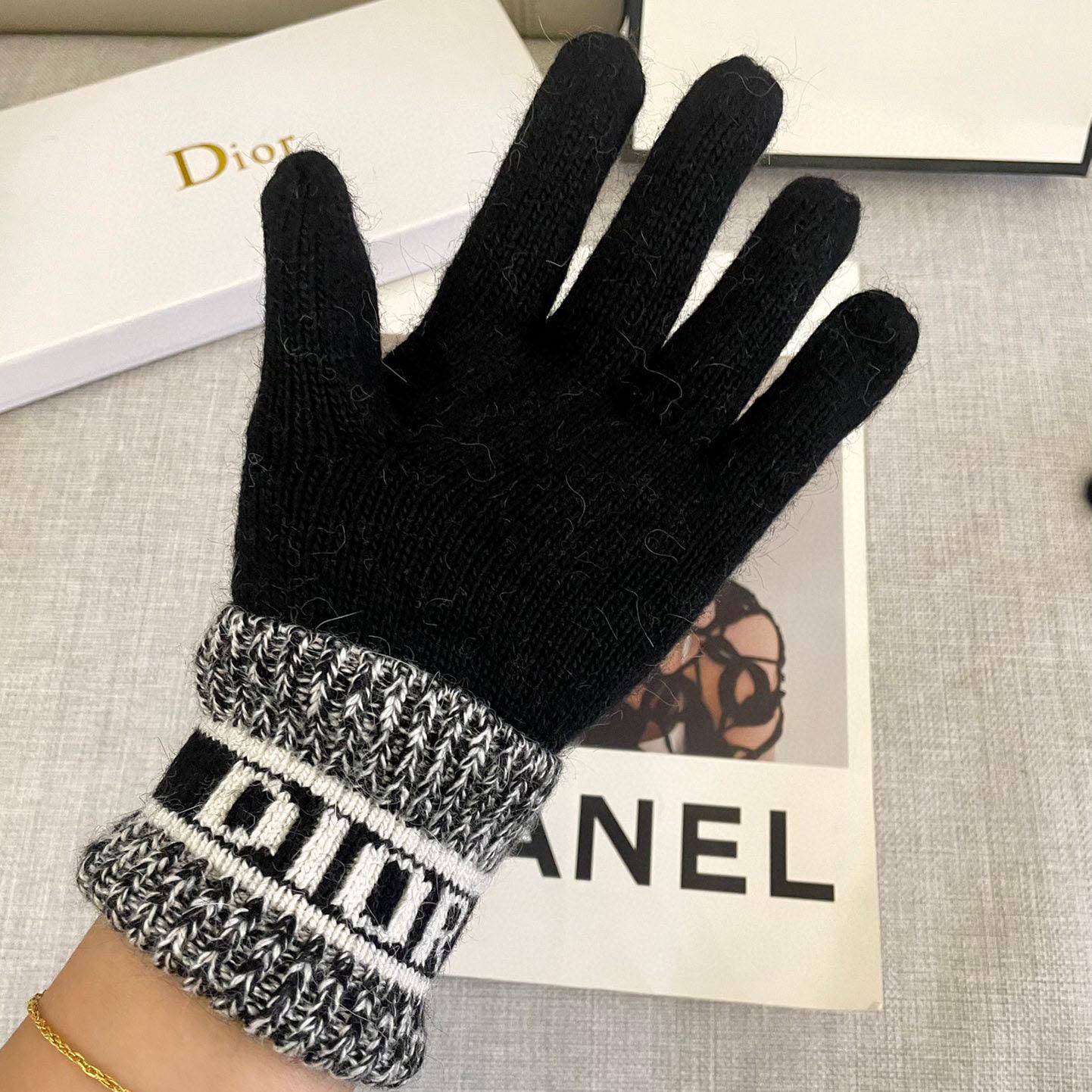 Dior Gloves  - EUR FASHION