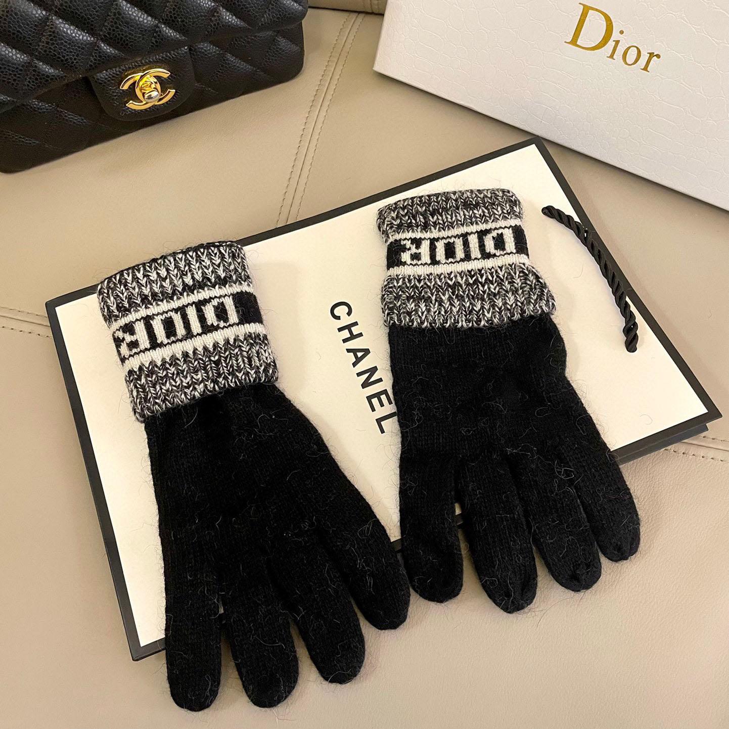 Dior Gloves  - EUR FASHION