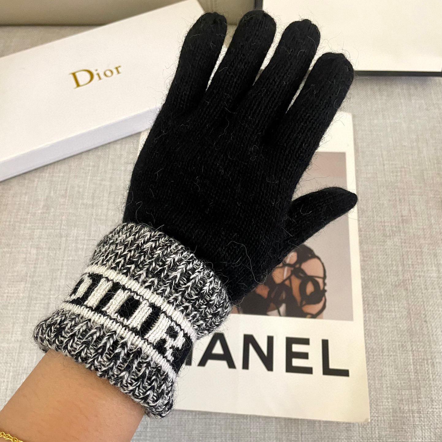 Dior Gloves  - EUR FASHION