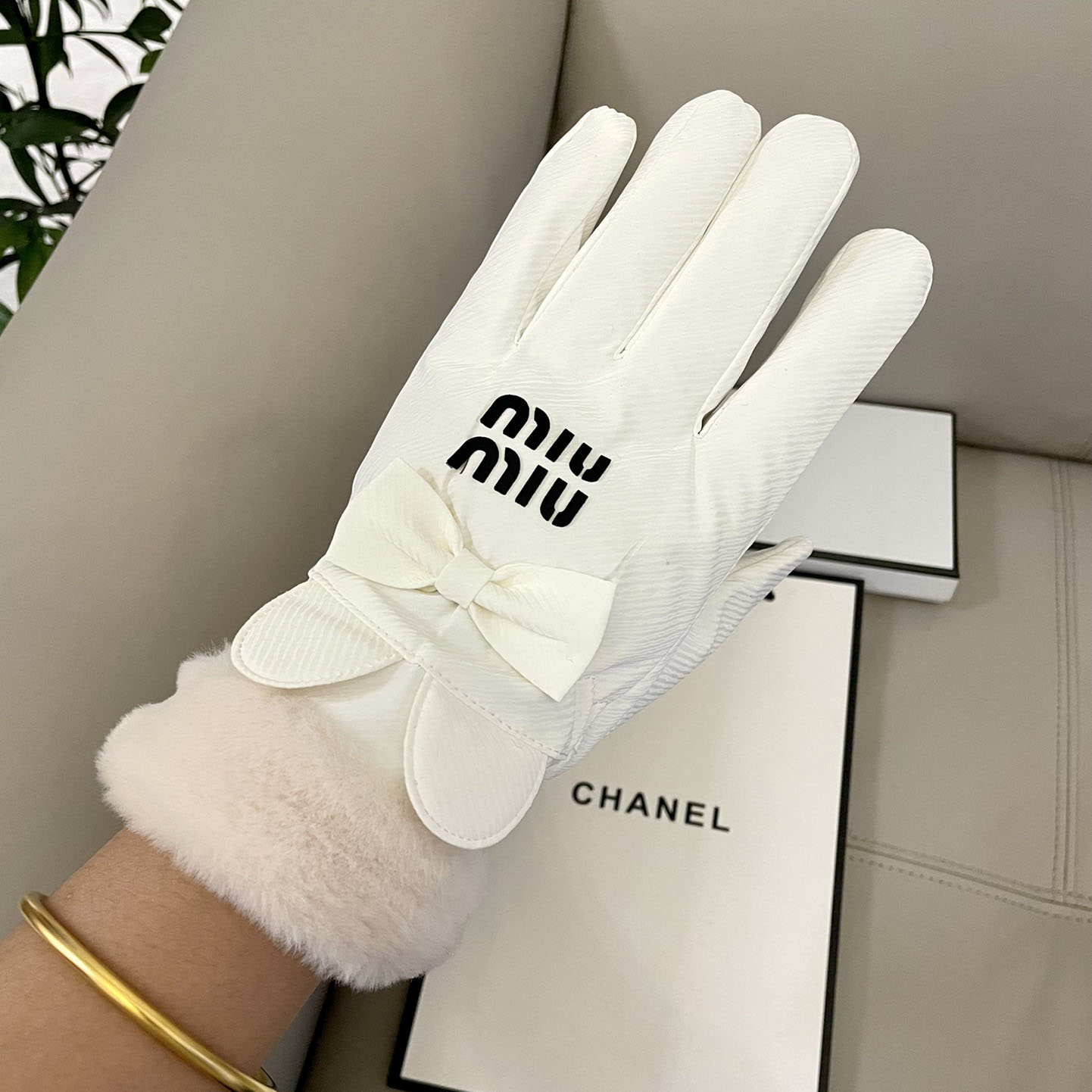 Miu Miu Gloves  - EUR FASHION