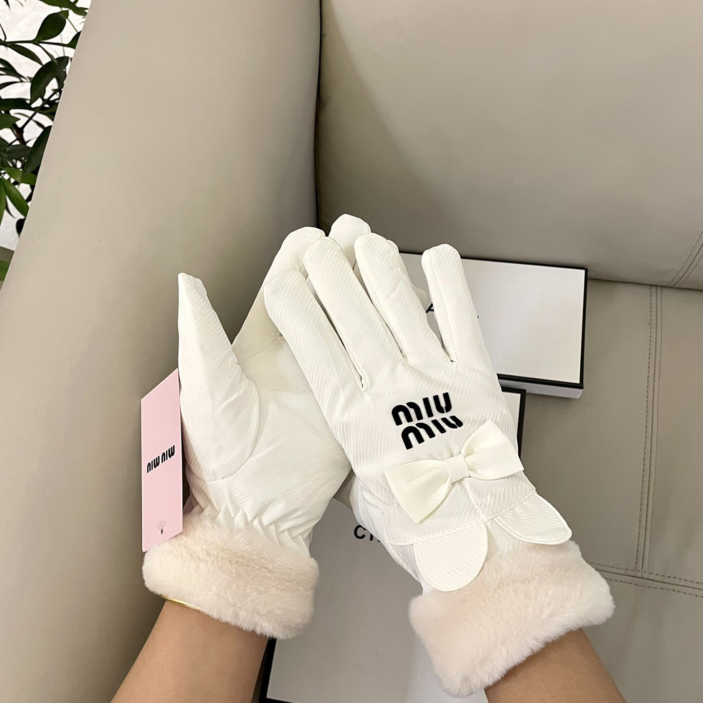 Miu Miu Gloves  - EUR FASHION