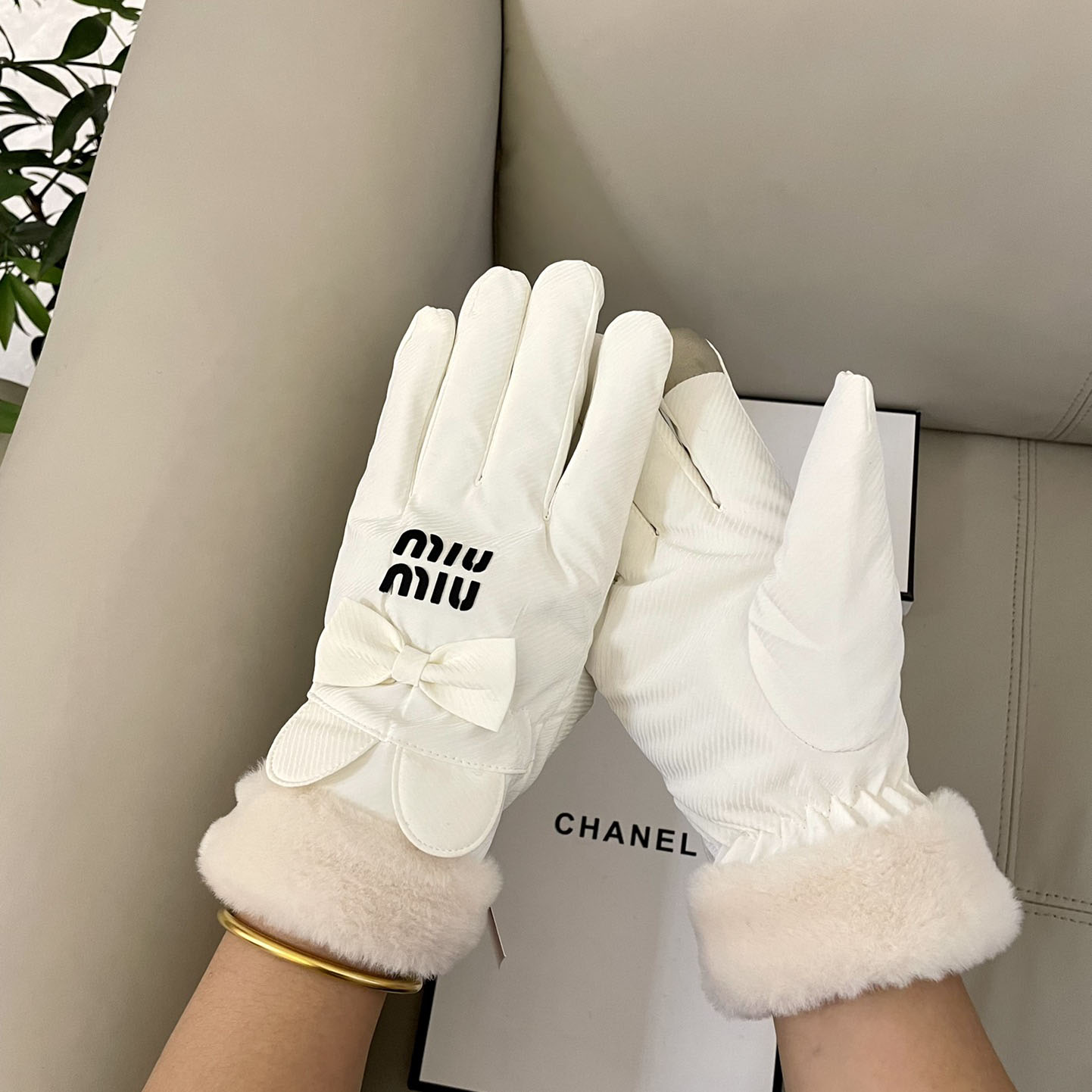 Miu Miu Gloves  - EUR FASHION