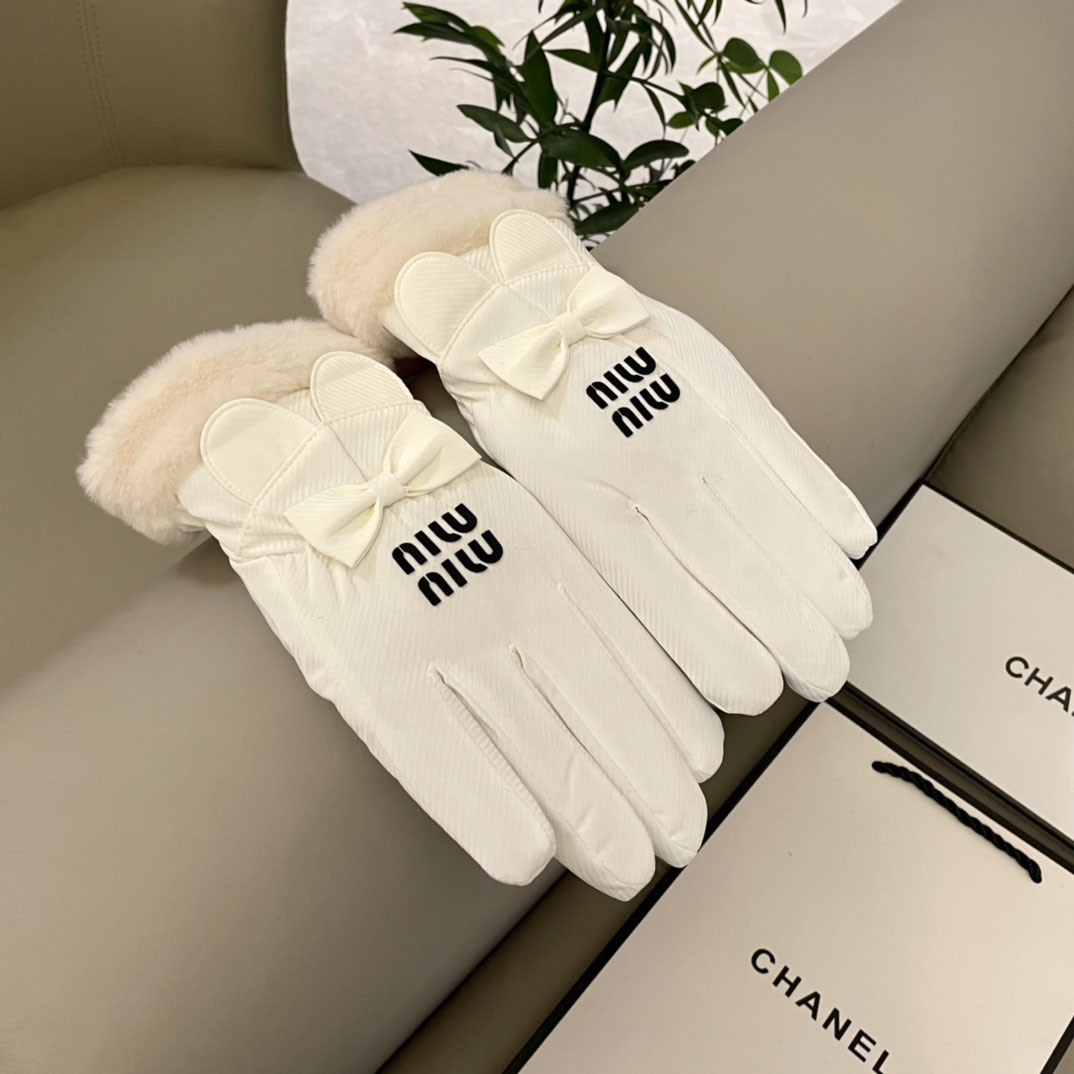 Miu Miu Gloves  - EUR FASHION