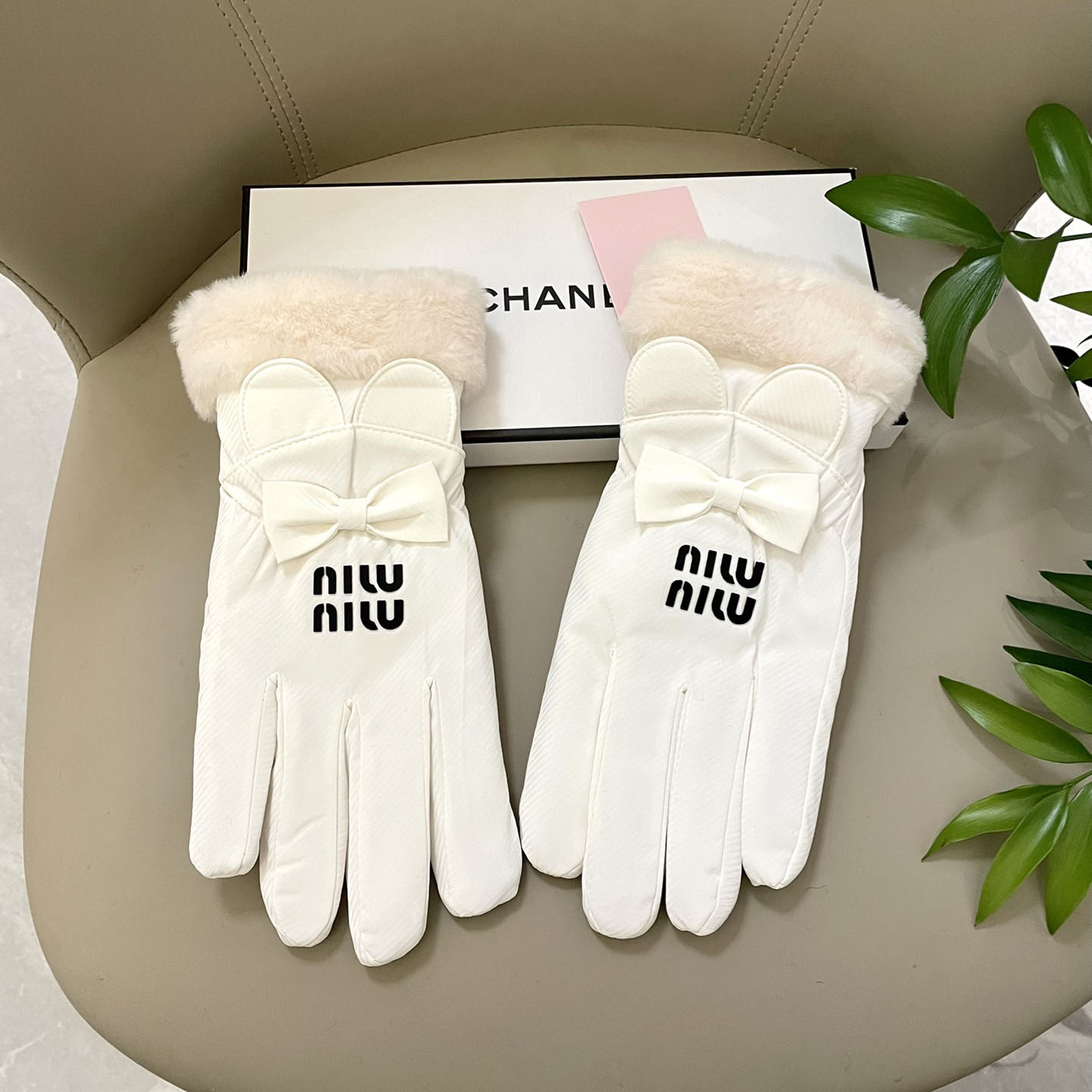 Miu Miu Gloves  - EUR FASHION