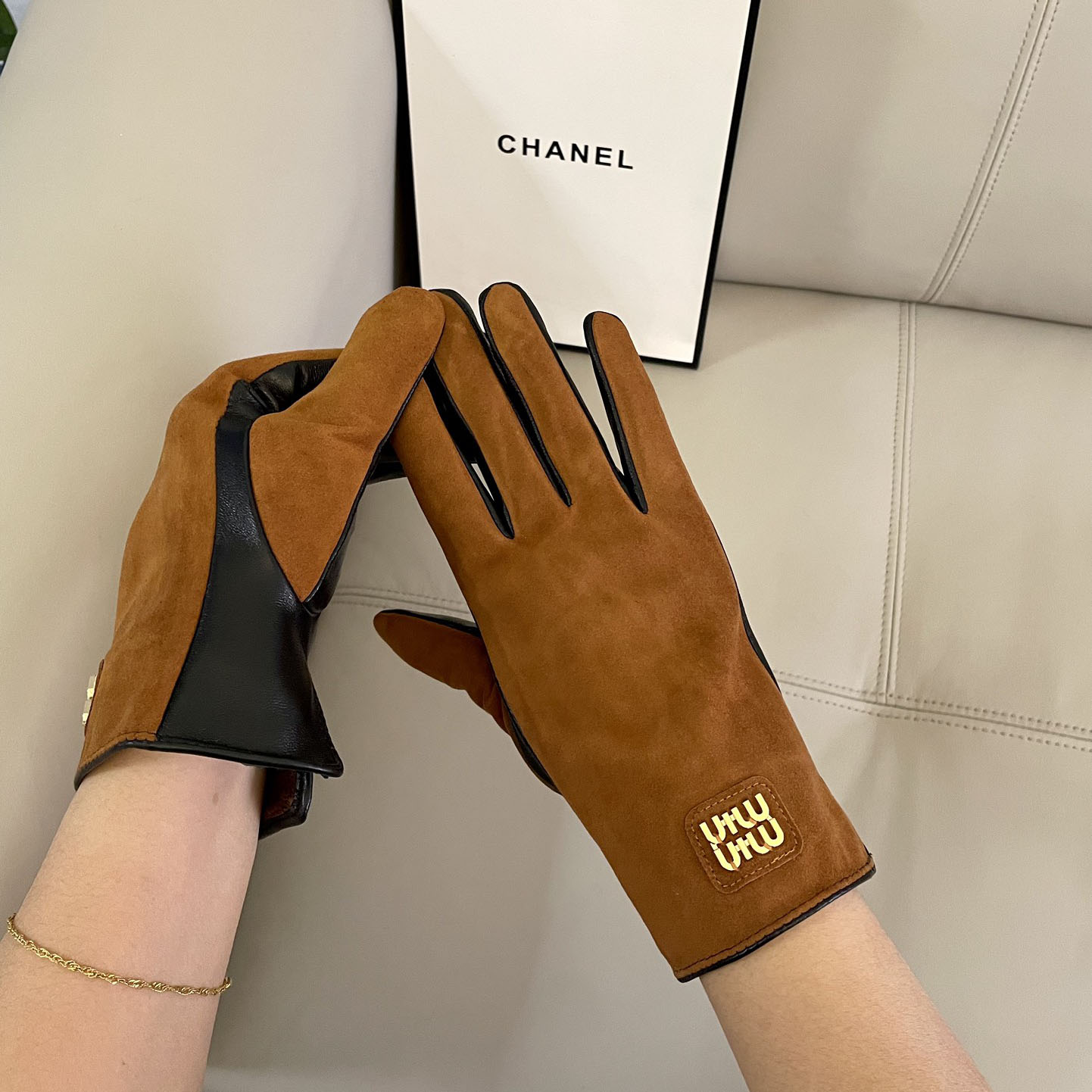 Miu Miu Gloves  - EUR FASHION