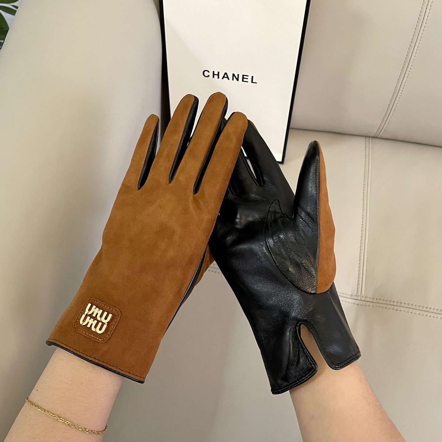 Miu Miu Gloves  - EUR FASHION