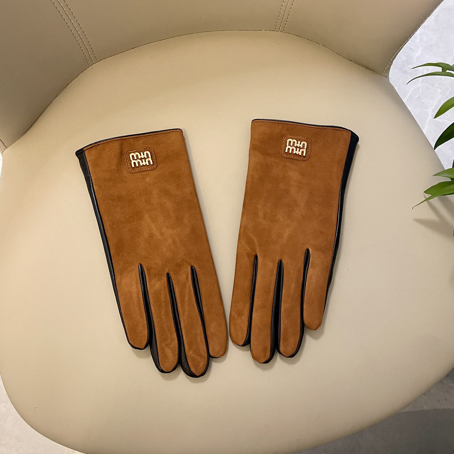 Miu Miu Gloves  - EUR FASHION