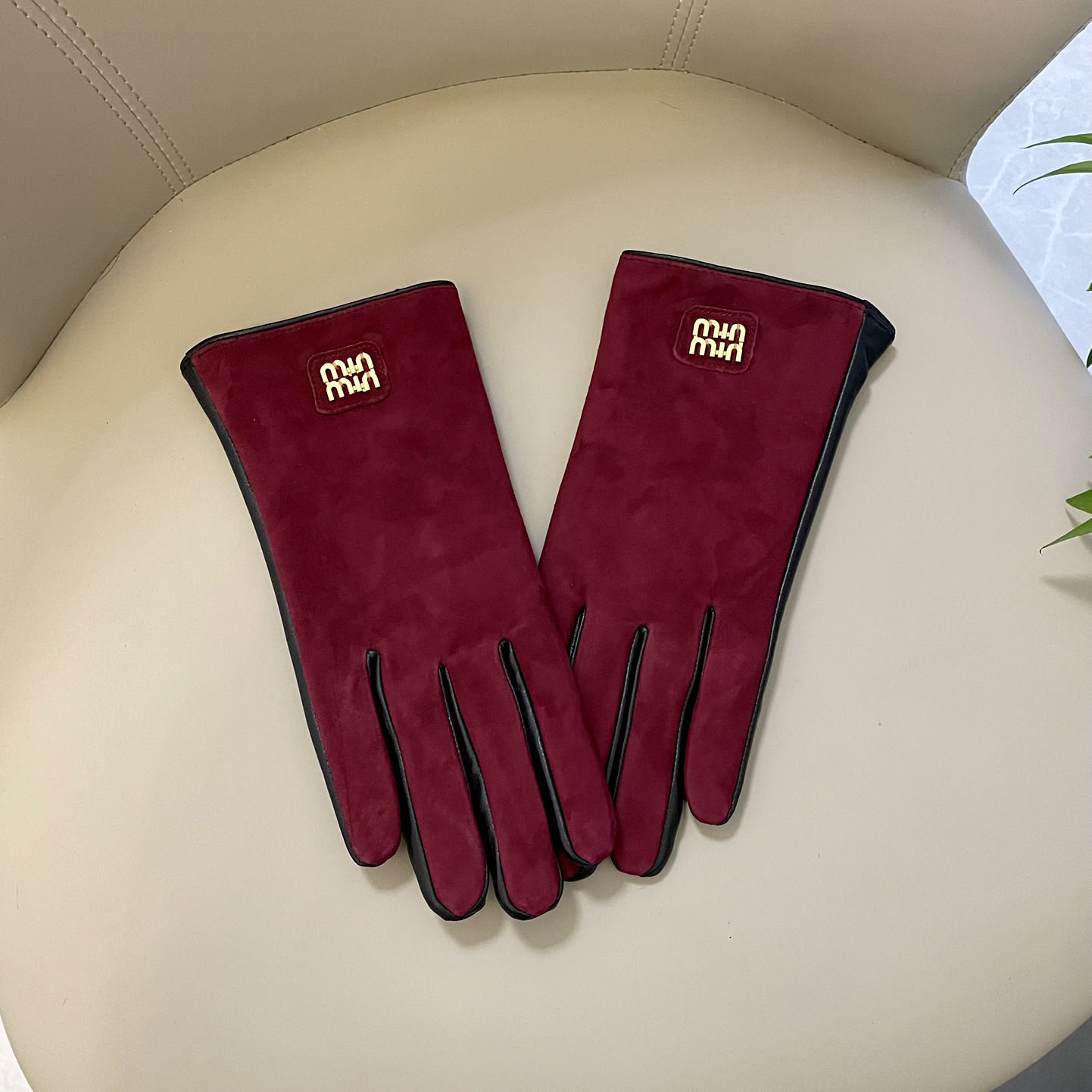 Miu Miu Gloves  - EUR FASHION