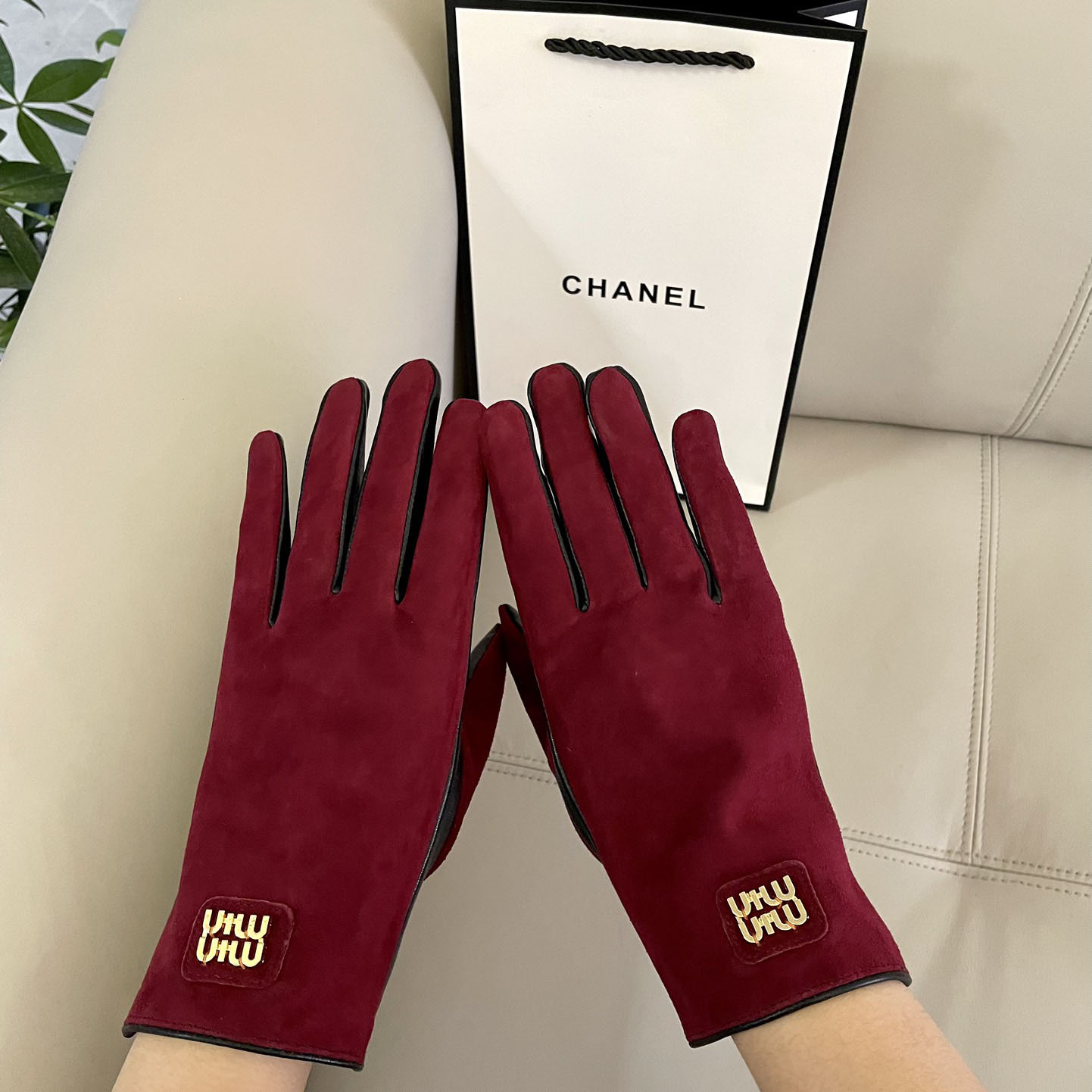 Miu Miu Gloves  - EUR FASHION