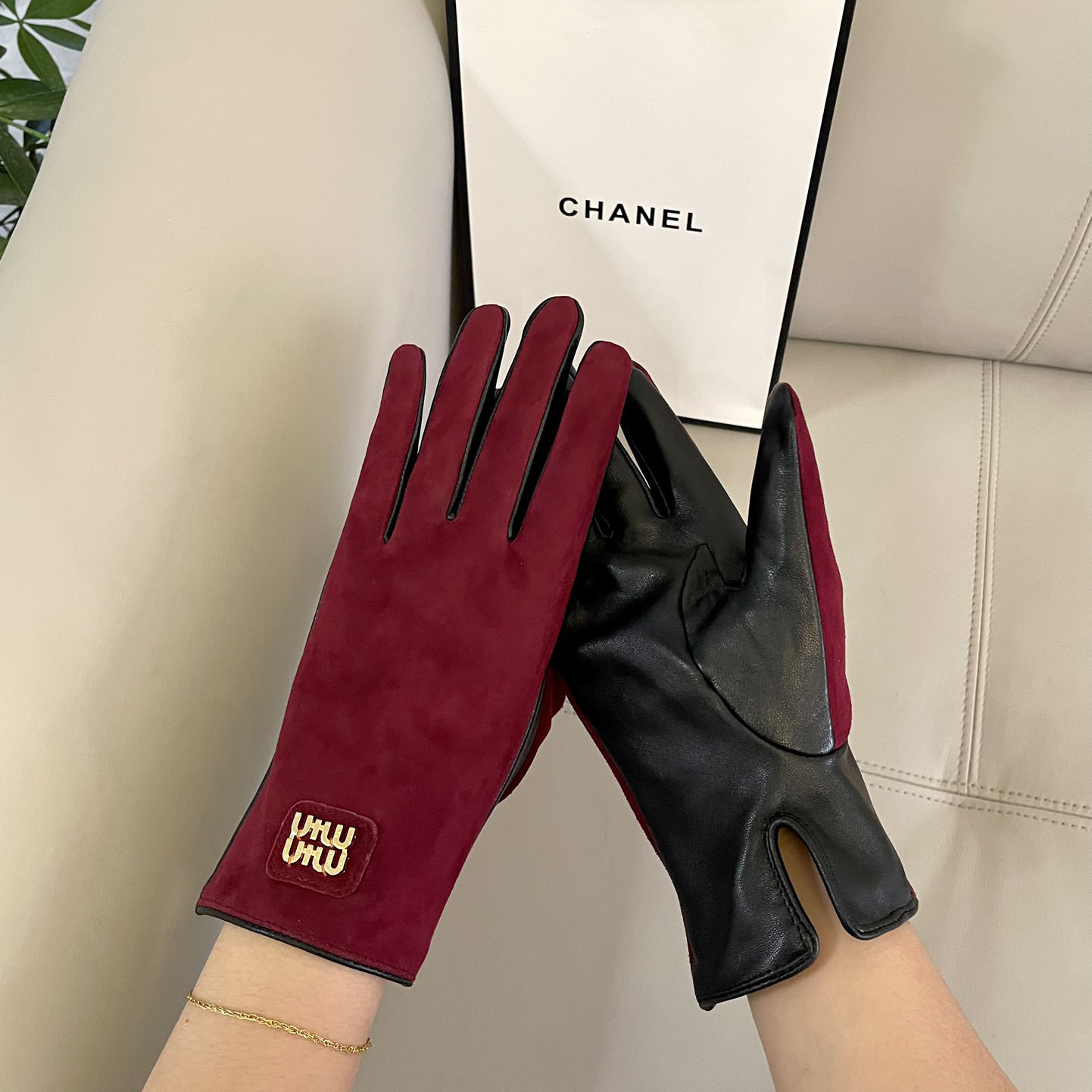 Miu Miu Gloves  - EUR FASHION