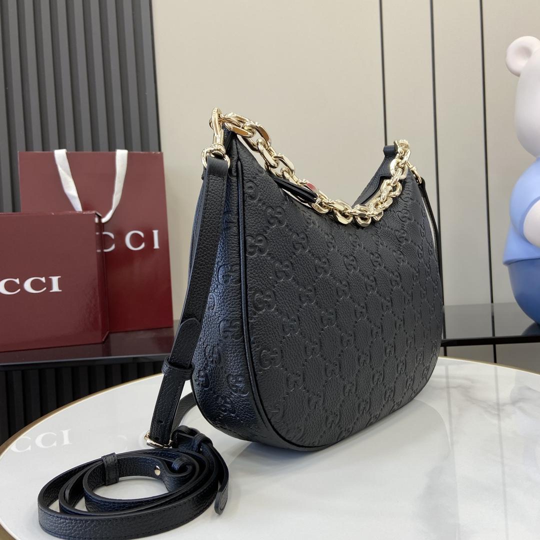 Gucci GG Emblem Medium Shoulder Bag - EUR FASHION