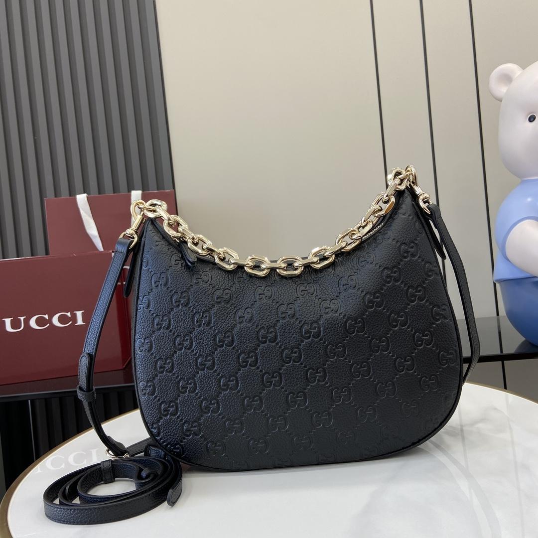 Gucci GG Emblem Medium Shoulder Bag - EUR FASHION